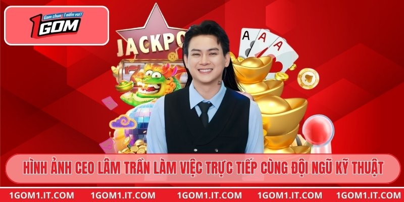 Hình ảnh CEO Lâm Trần làm việc trực tiếp cùng đội ngũ kỹ thuật